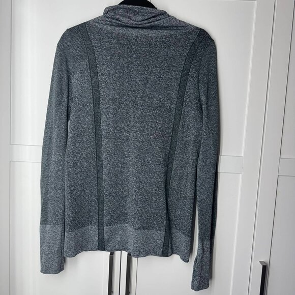 Under Armour ThreadBorne Heat gear fitted Men Medium Sweater Gray - Picture 8 of 9